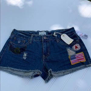 ⭐️NWT Denim Distressed Shorts Forever 21 ⭐️